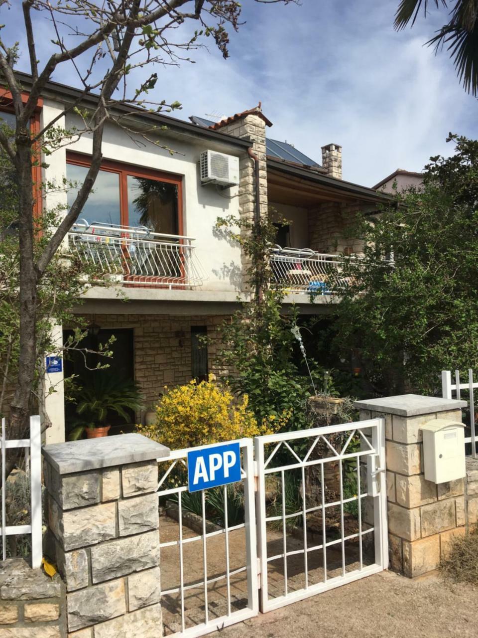 Apartments Vuica 우마그 외부 사진