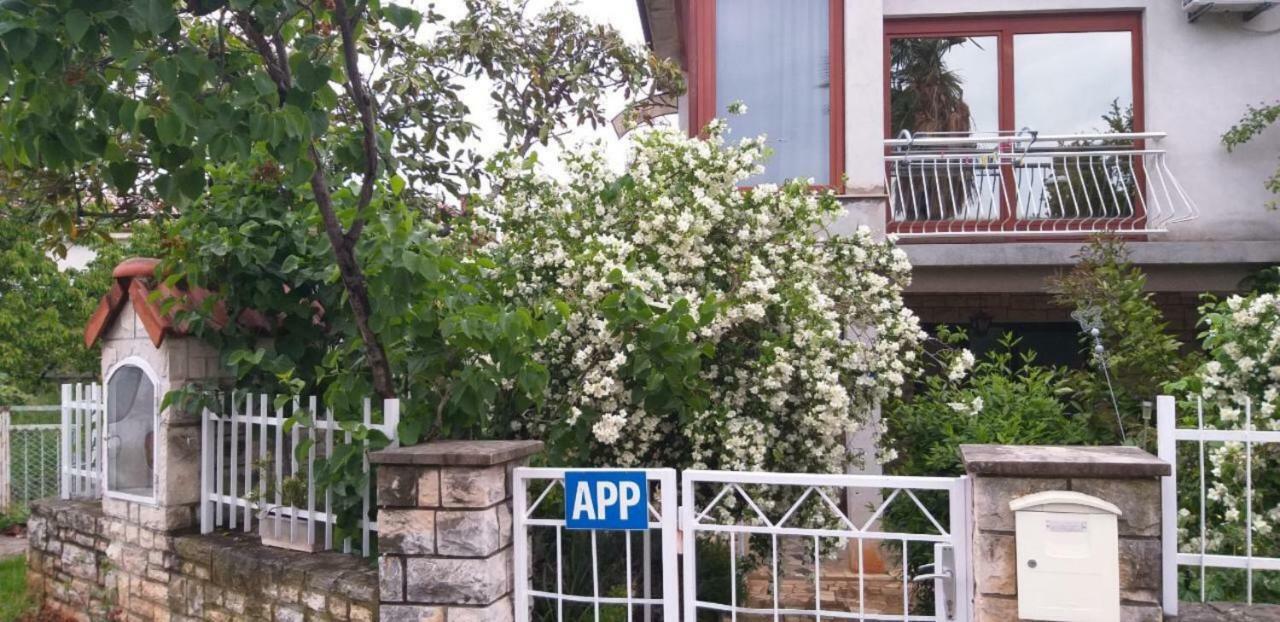 Apartments Vuica 우마그 외부 사진